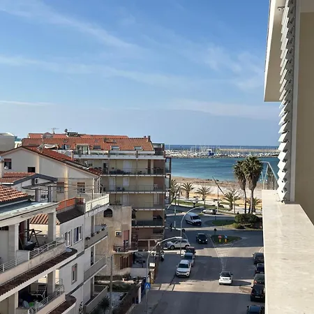 Penthouse A Due Passi Dal Mare Apartman