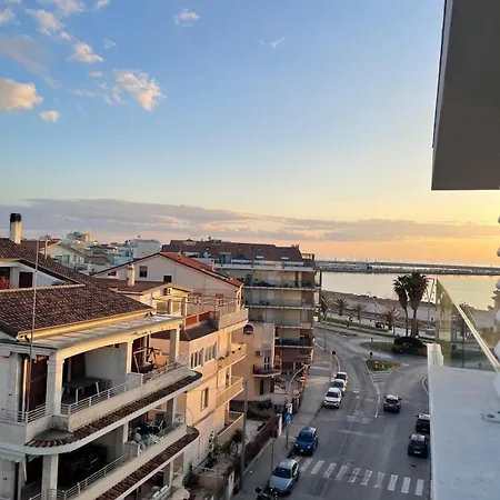 Penthouse A Due Passi Dal Mare Апартаменты *