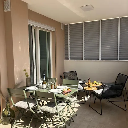 アパート Penthouse A Due Passi Dal Mare