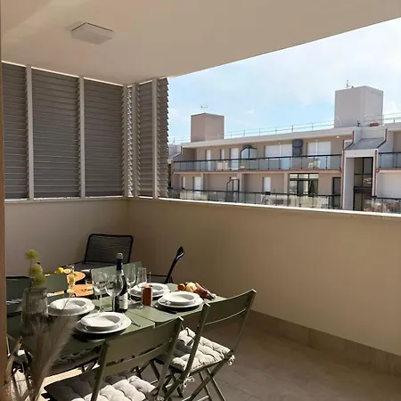 Penthouse A Due Passi Dal Mare アパート
